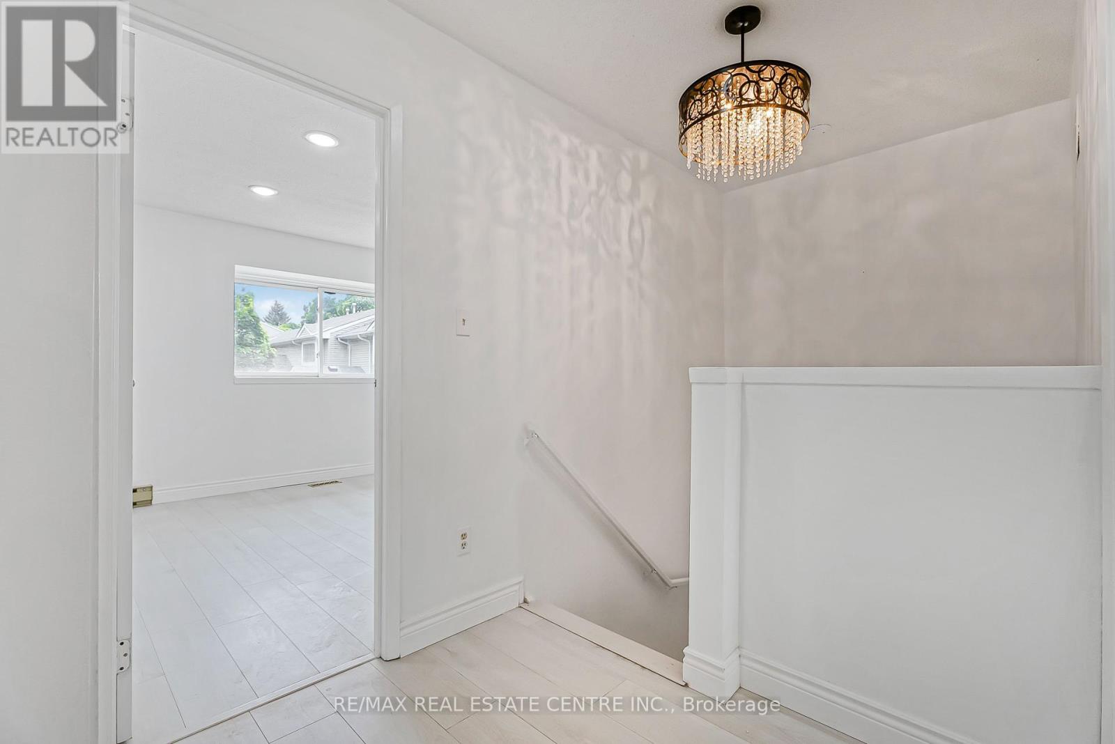 1 - 125 Sekura Crescent, Cambridge, Ontario  N1R 8B4 - Photo 8 - X12208291
