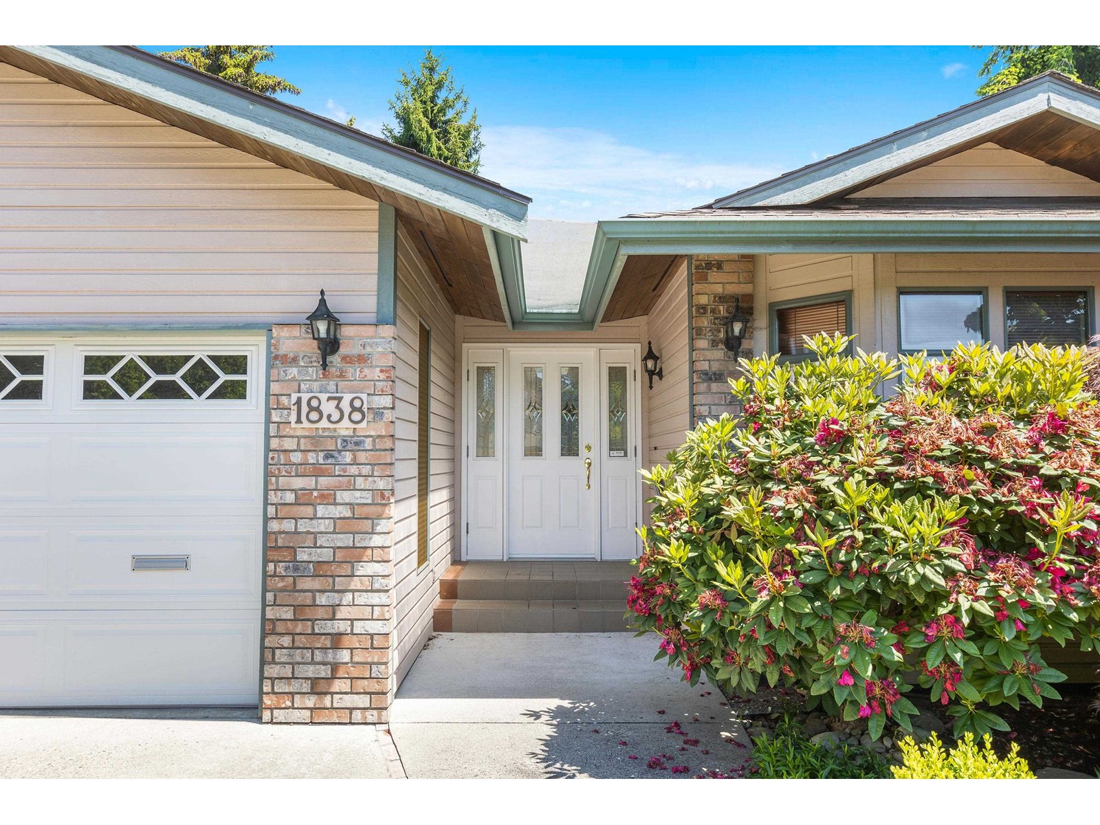 1838 140b Street, Surrey, British Columbia  V4A 6X8 - Photo 2 - R3013269