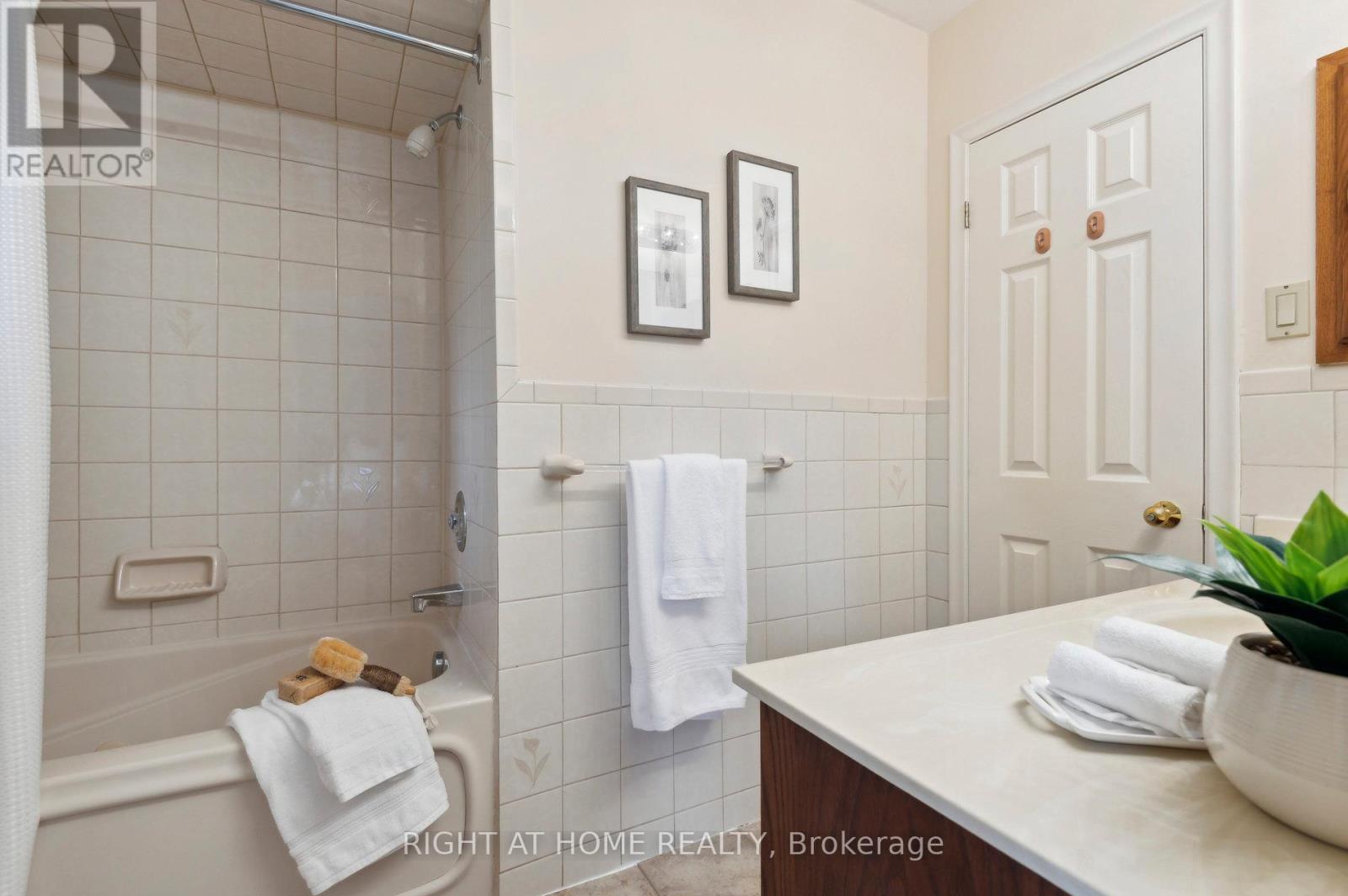 68 Highcourt Crescent, Toronto, Ontario  M1H 2L8 - Photo 13 - E12184193