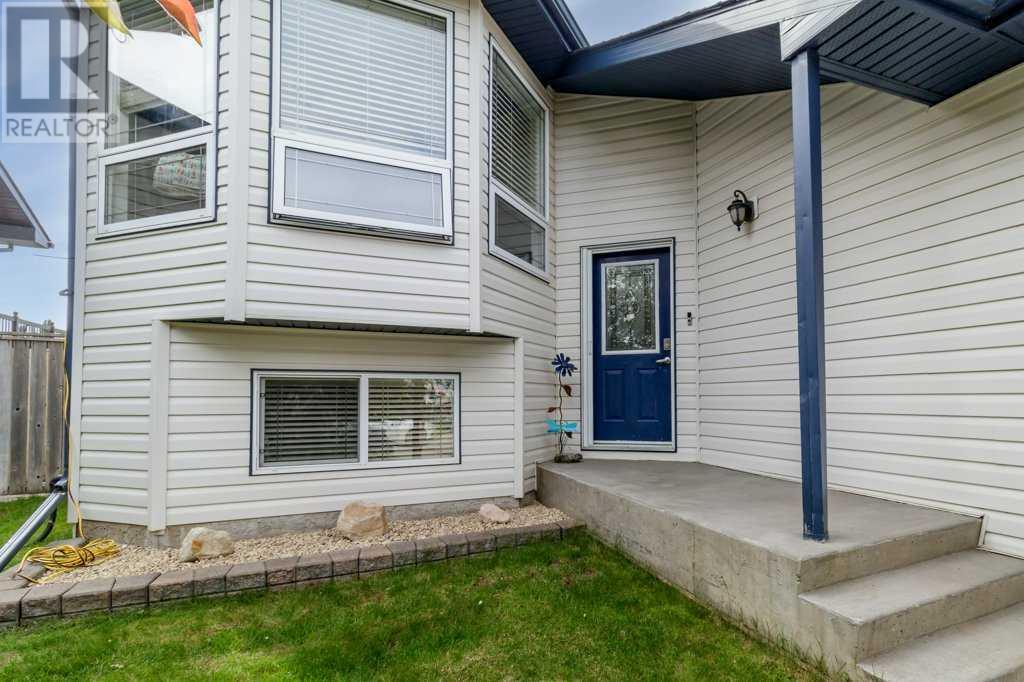 4 Firdale Close, Sylvan Lake, Alberta  T4S 2M1 - Photo 2 - A2227371