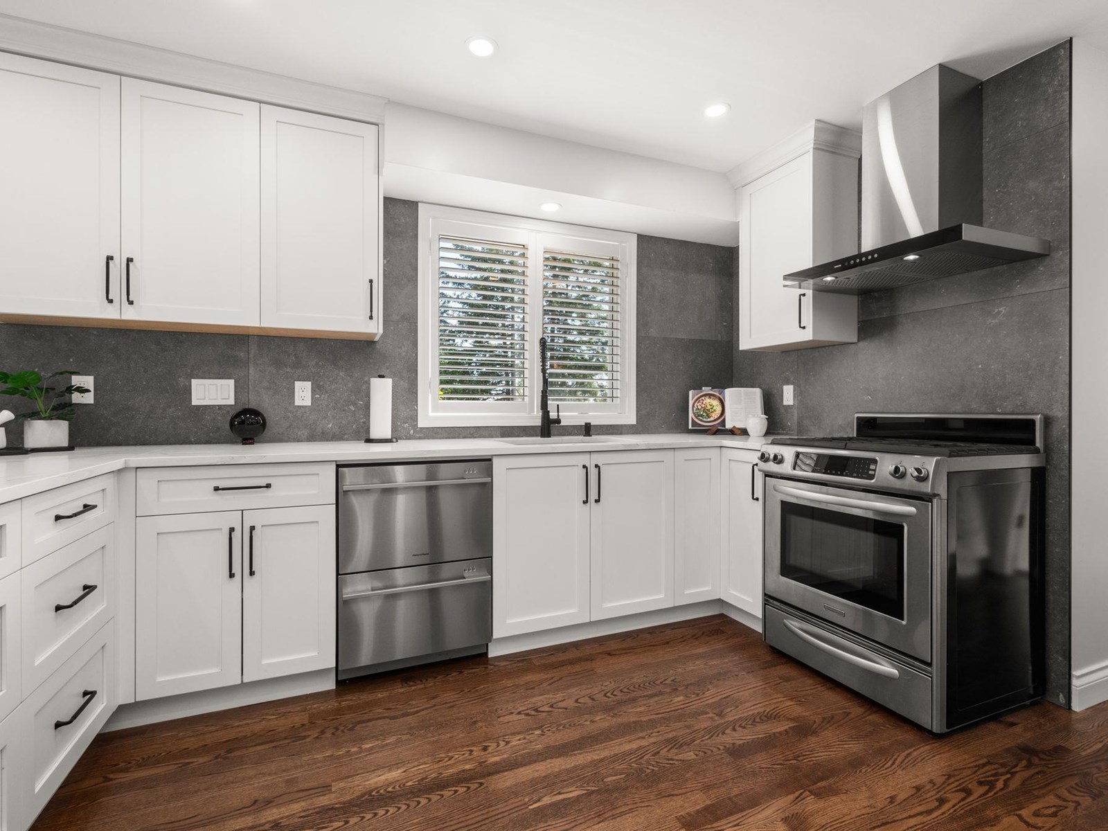 8069 Wiltshire Place, Delta, British Columbia  V4C 6T1 - Photo 2 - R3013257