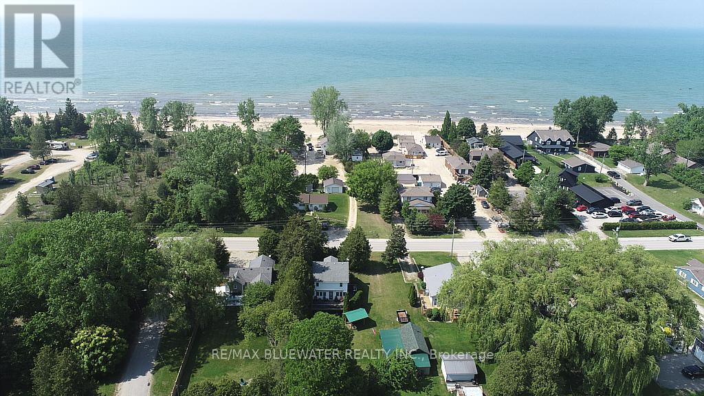6493 West Parkway Drive, Lambton Shores, Ontario  N0N 1J2 - Photo 40 - X12092843