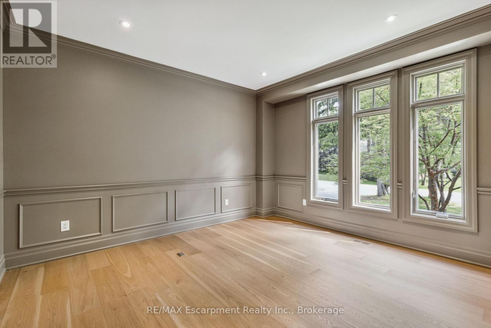 212 Poplar Drive, Oakville, Ontario  L6J 4C8 - Photo 10 - W12208375