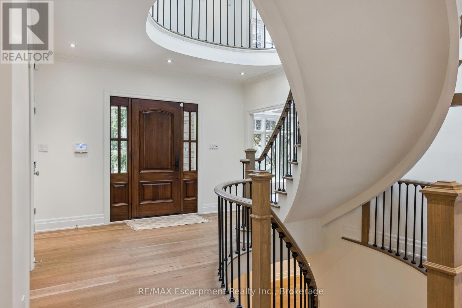 212 Poplar Drive, Oakville, Ontario  L6J 4C8 - Photo 12 - W12208375