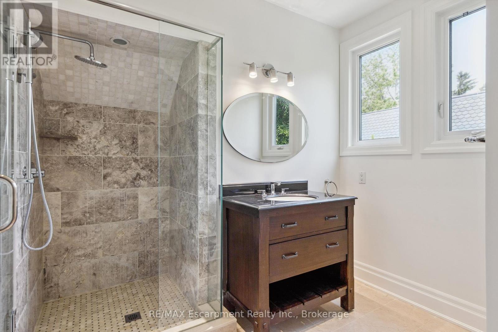 212 Poplar Drive, Oakville, Ontario  L6J 4C8 - Photo 28 - W12208375