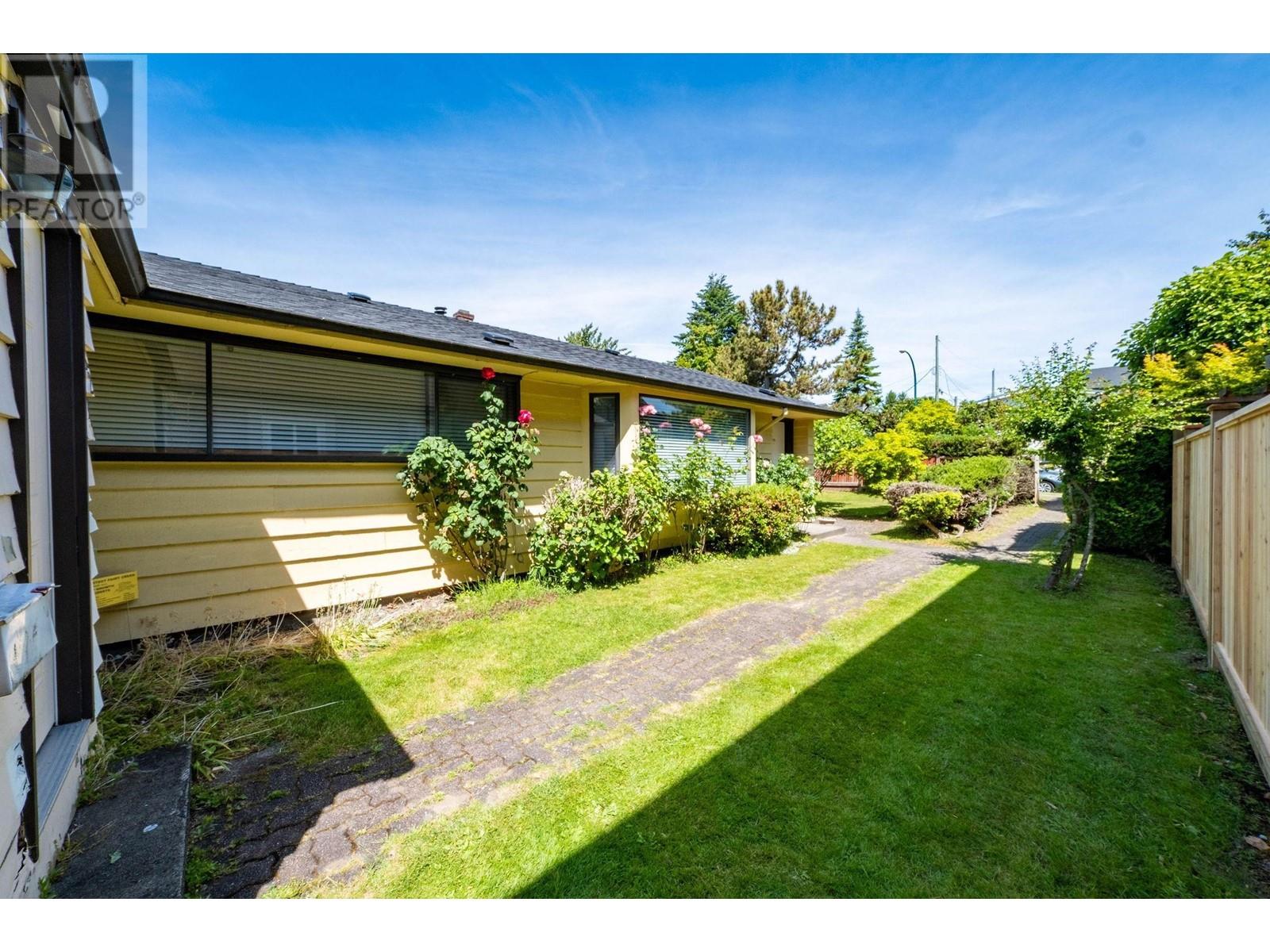 Property at 8271 LAUREL STREET image 4
