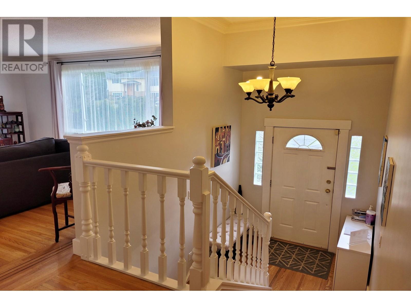 7921 Burnfield Crescent, Burnaby, British Columbia  V5E 2B8 - Photo 2 - R3013355