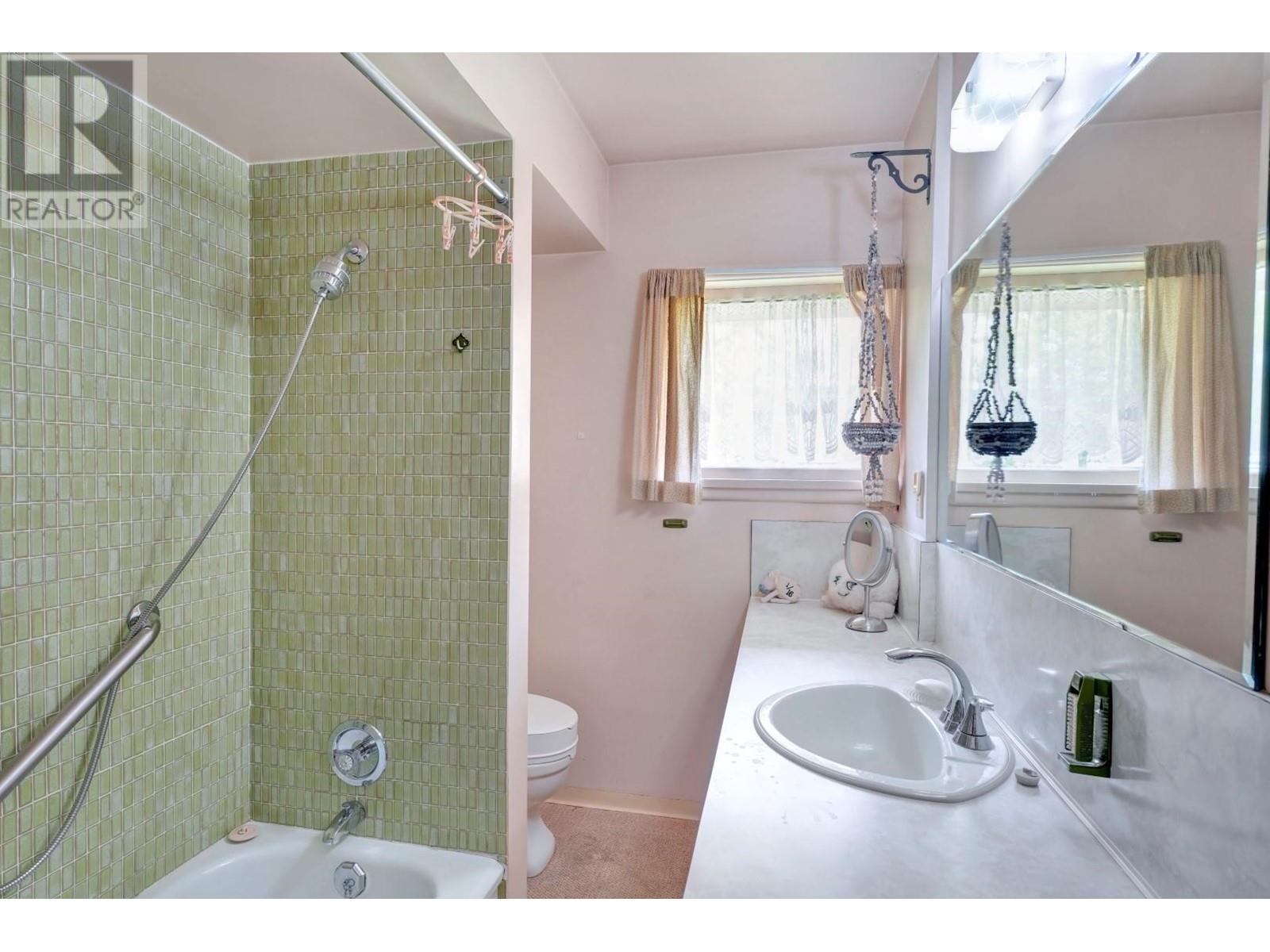 4432 Irmin Street, Burnaby, British Columbia  V5J 1X7 - Photo 11 - R3013378
