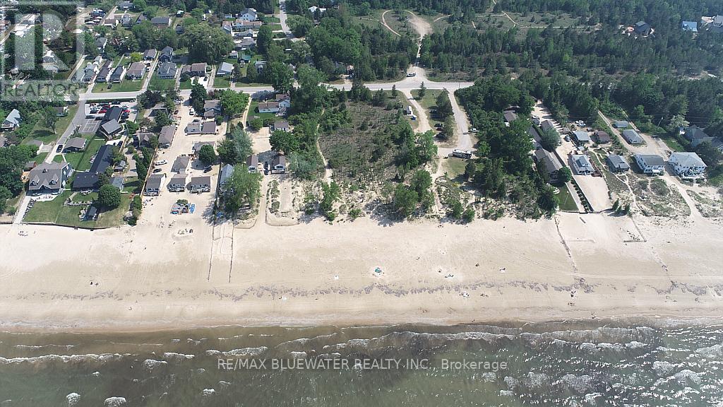 6493 West Parkway Drive, Lambton Shores, Ontario  N0N 1J2 - Photo 46 - X12092843