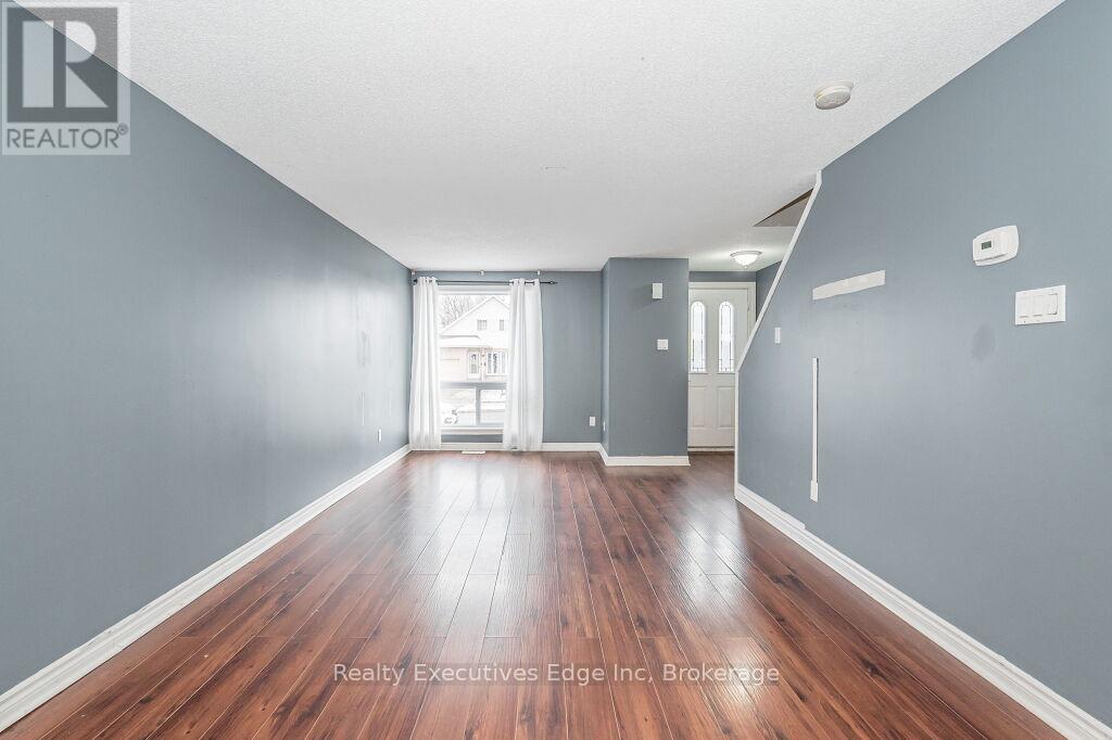 5 Troy Crescent, Guelph (Grange Road), Ontario  N1E 6W7 - Photo 11 - X12208390
