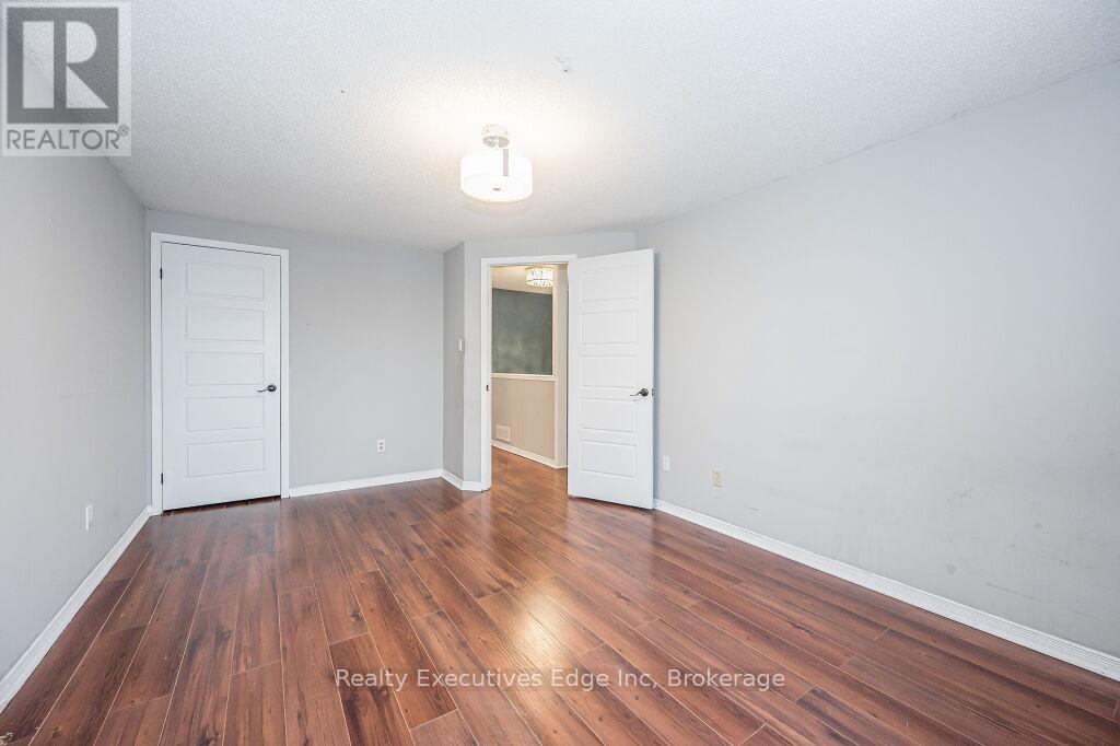 5 Troy Crescent, Guelph (Grange Road), Ontario  N1E 6W7 - Photo 22 - X12208390