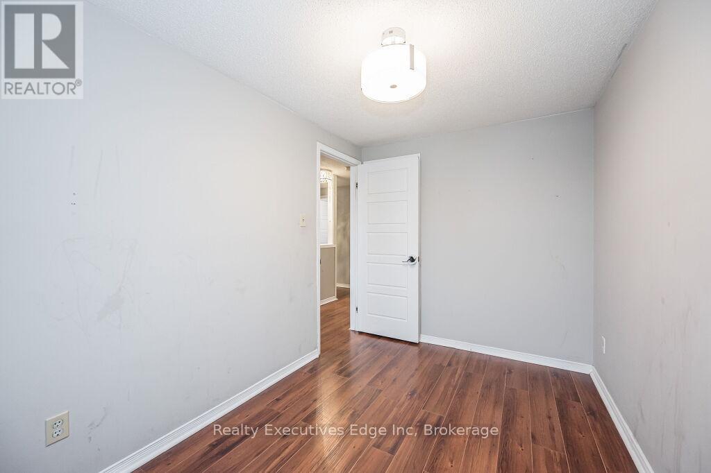 5 Troy Crescent, Guelph (Grange Road), Ontario  N1E 6W7 - Photo 26 - X12208390