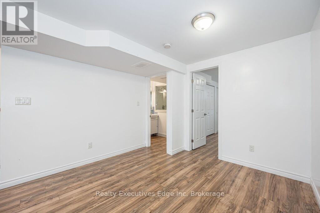 5 Troy Crescent, Guelph, Ontario  N1E 6W7 - Photo 30 - X12208390