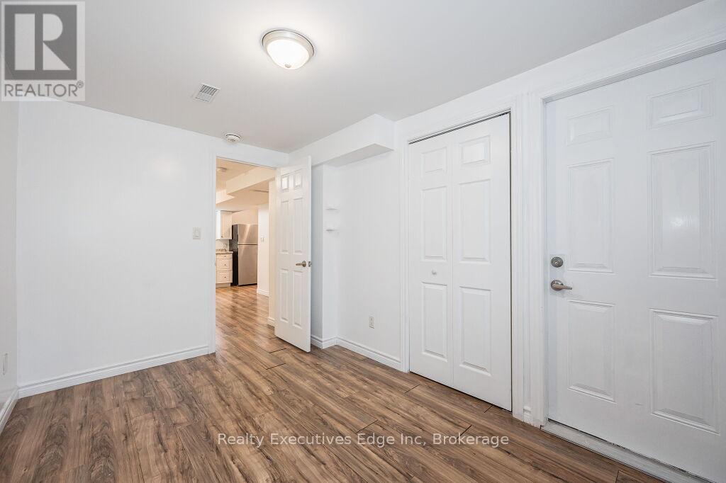 5 Troy Crescent, Guelph (Grange Road), Ontario  N1E 6W7 - Photo 37 - X12208390