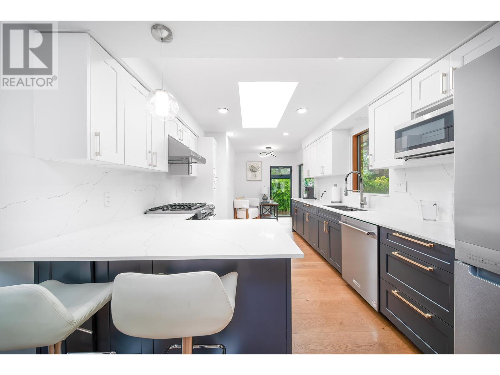 4096 Sunset Boulevard, North Vancouver, British Columbia  V7R 3Y8 - Photo 9 - R3013245