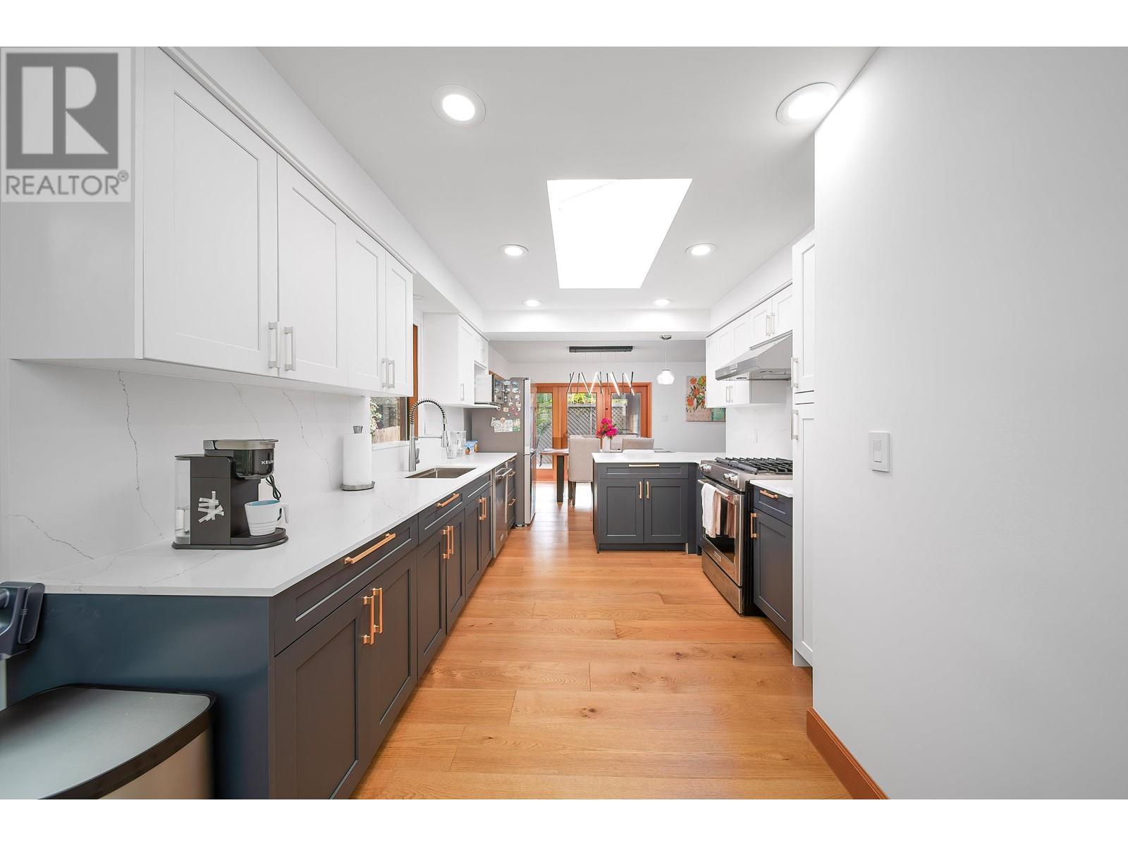 4096 Sunset Boulevard, North Vancouver, British Columbia  V7R 3Y8 - Photo 12 - R3013245