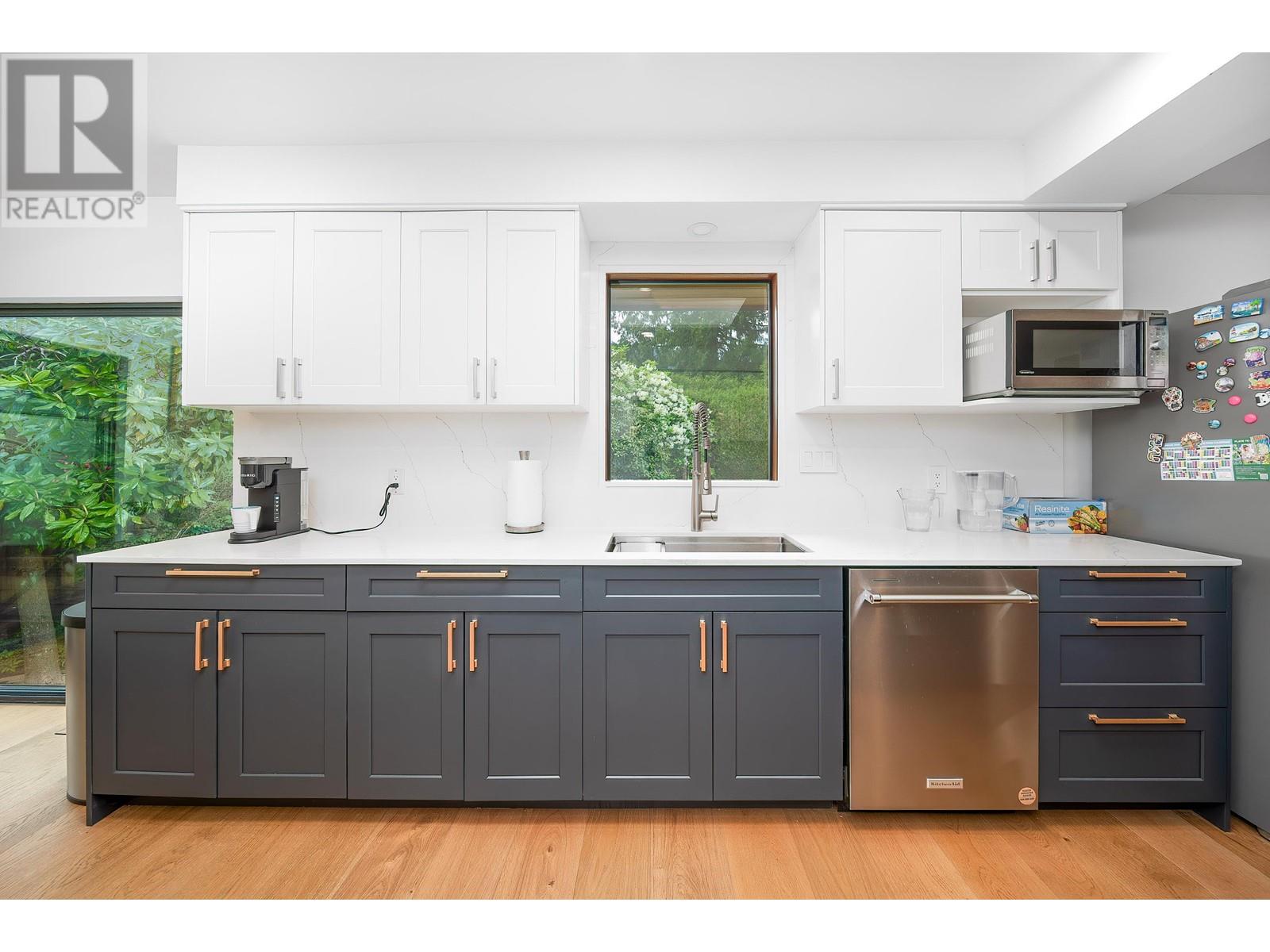 4096 Sunset Boulevard, North Vancouver, British Columbia  V7R 3Y8 - Photo 11 - R3013245