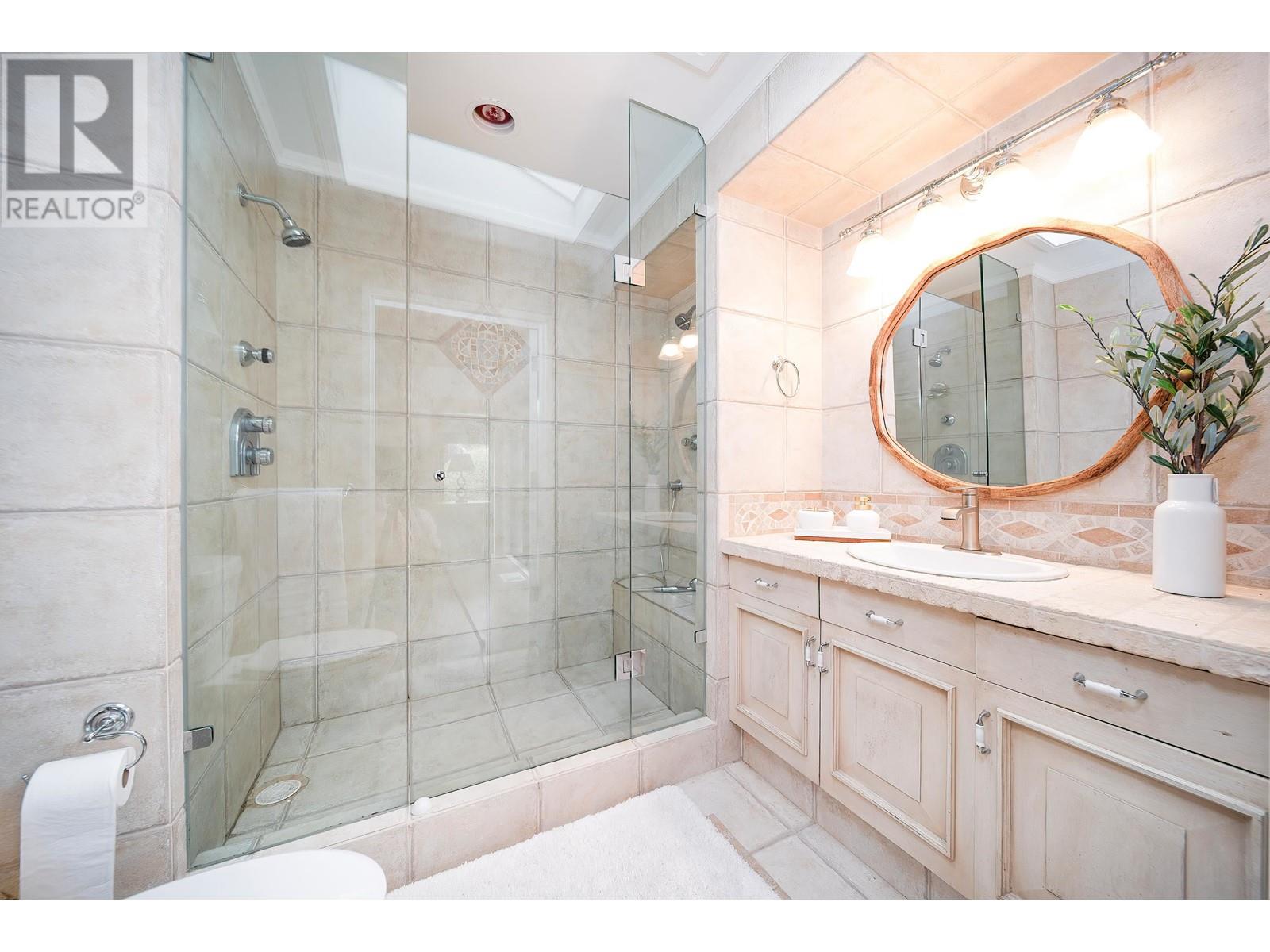 4096 Sunset Boulevard, North Vancouver, British Columbia  V7R 3Y8 - Photo 16 - R3013245