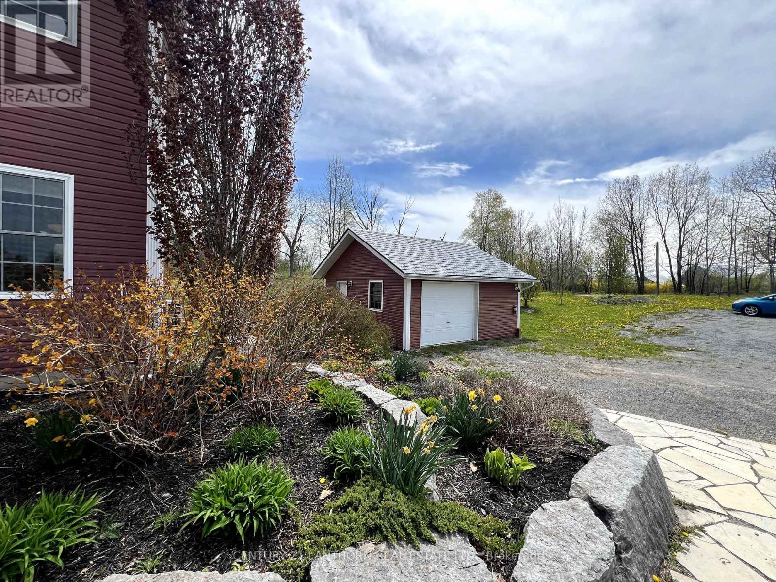422 Partridge Hollow Road, Prince Edward County, Ontario  K0K 1T0 - Photo 3 - X12208447