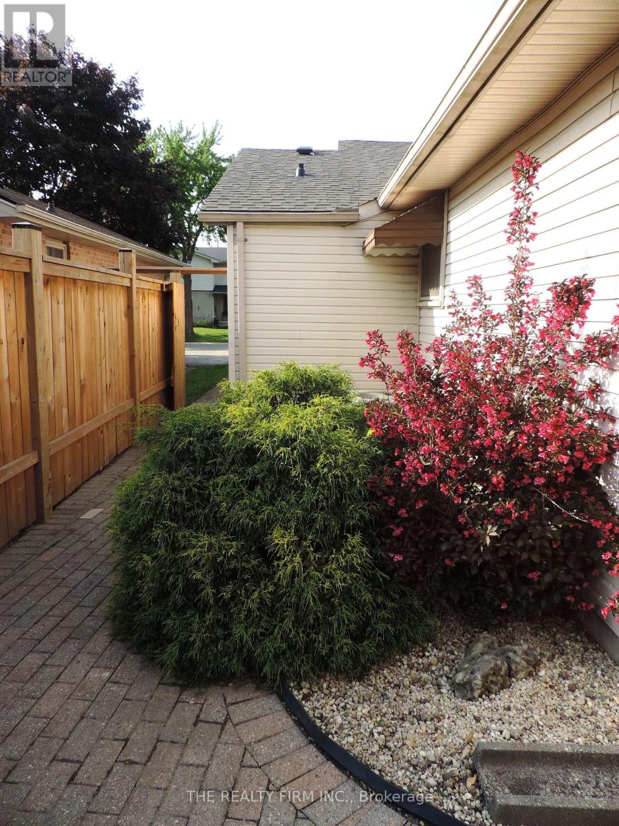 343 Crawford Street, London South, Ontario  N6C 5S3 - Photo 38 - X12208415