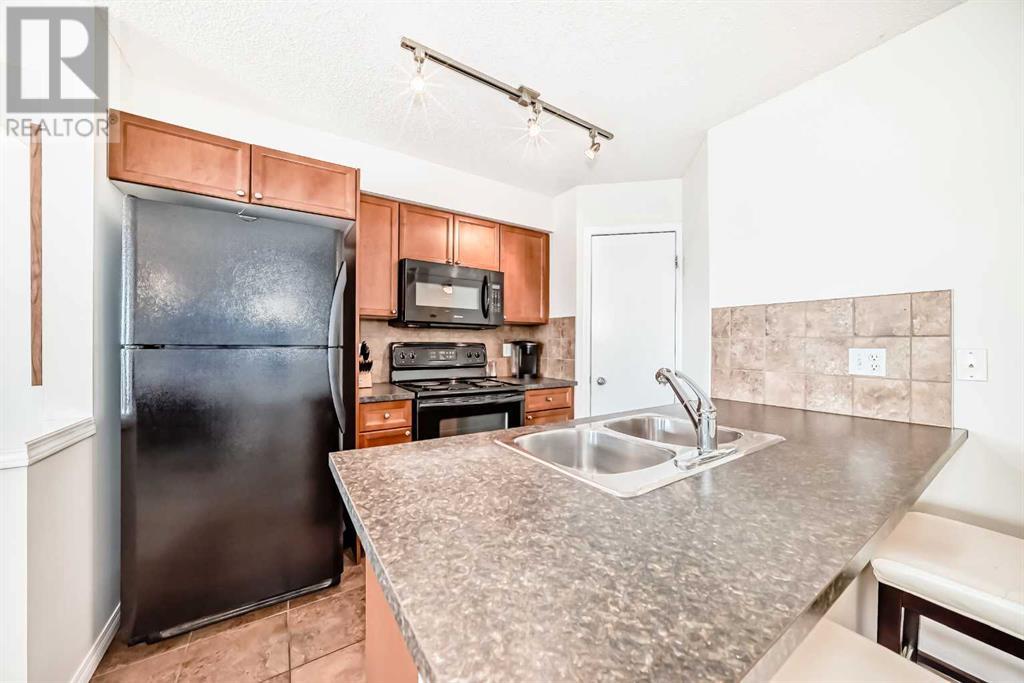 Property at 12, 21 McKenzie Towne Gate SE image 4