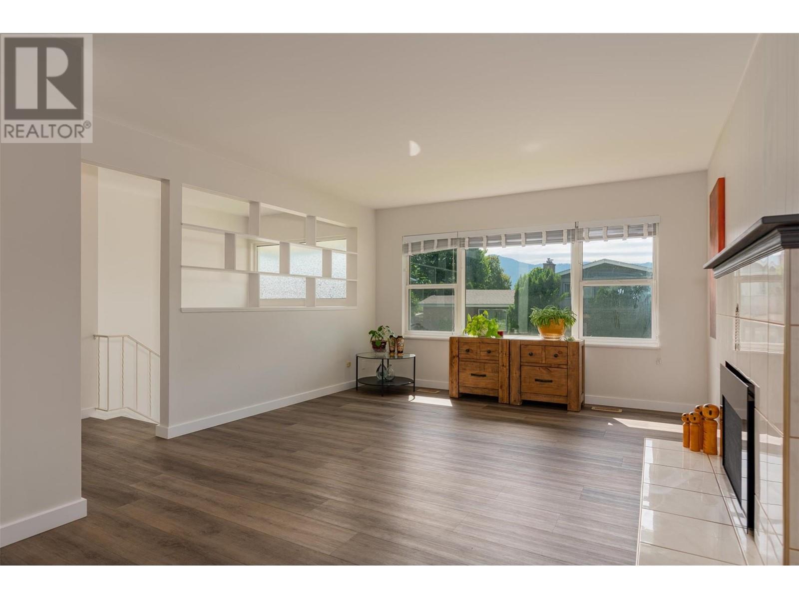 3725 Dogwood Drive, Trail, British Columbia  V1R 2V4 - Photo 12 - 10351372
