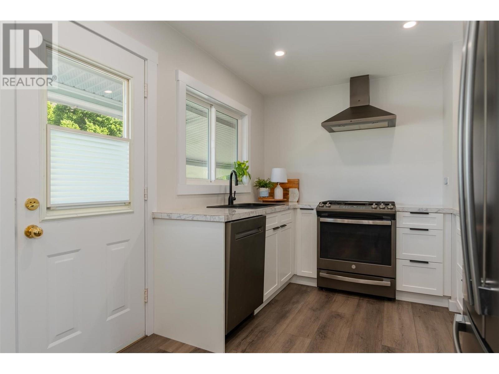 3725 Dogwood Drive, Trail, British Columbia  V1R 2V4 - Photo 16 - 10351372