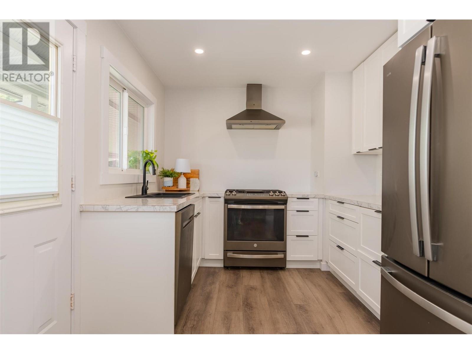 3725 Dogwood Drive, Trail, British Columbia  V1R 2V4 - Photo 15 - 10351372