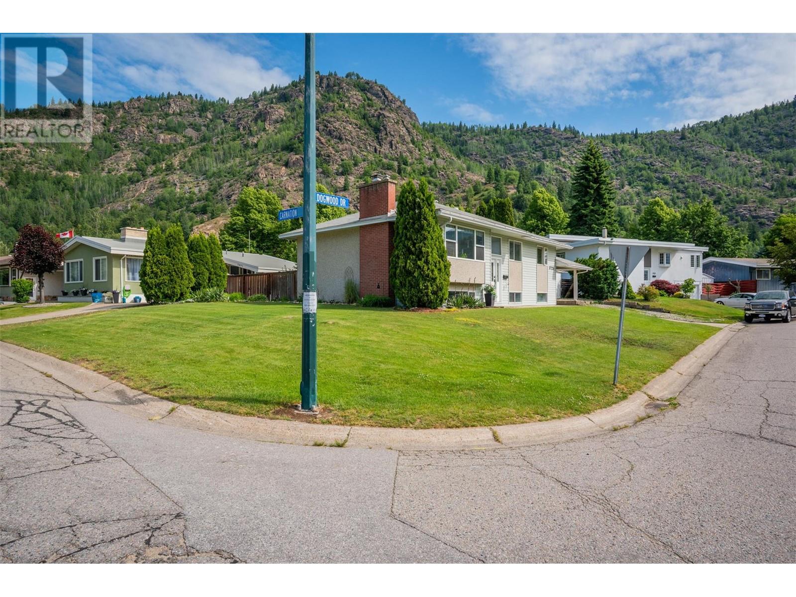 3725 Dogwood Drive, Trail, British Columbia  V1R 2V4 - Photo 4 - 10351372