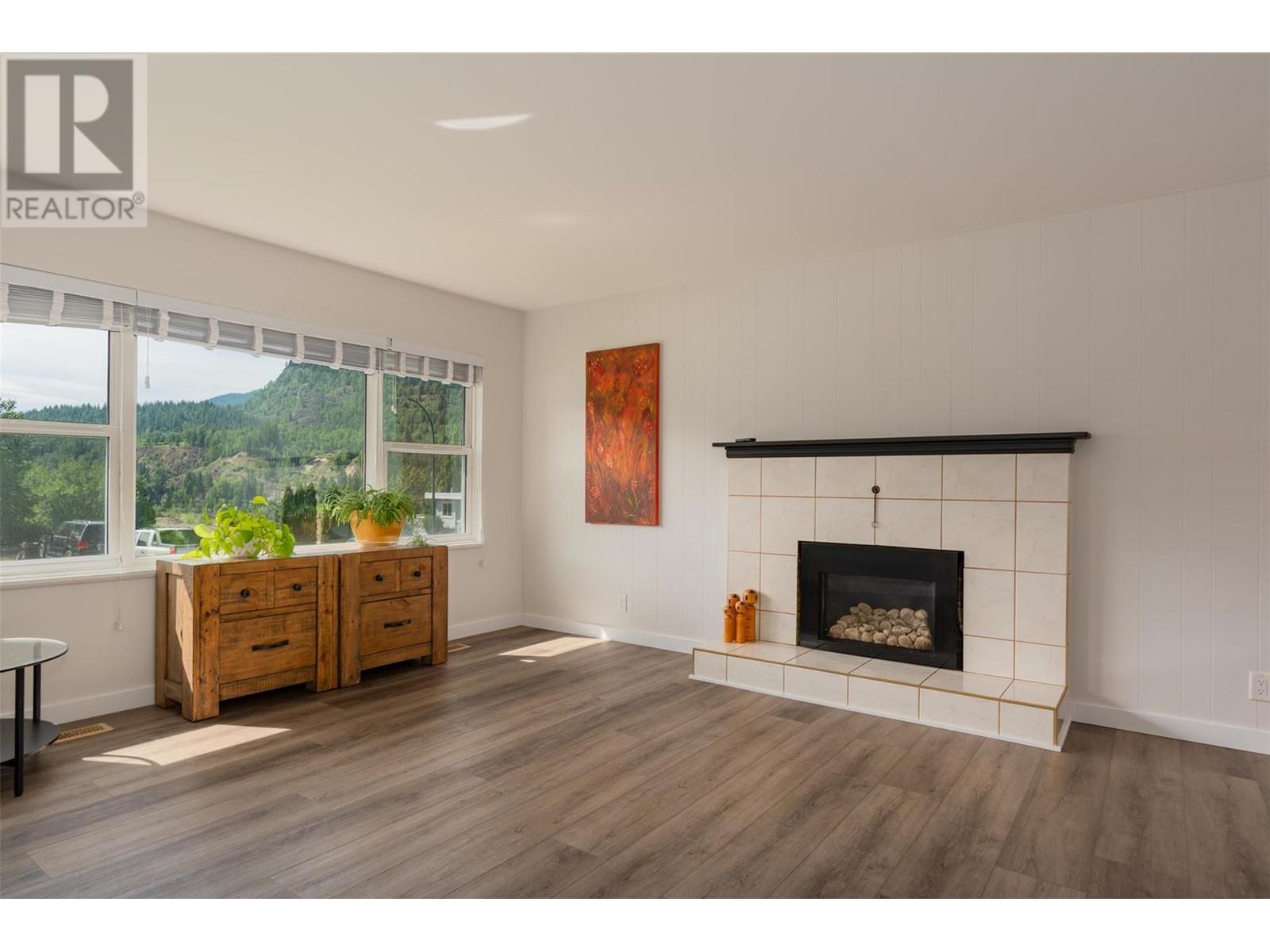 3725 Dogwood Drive, Trail, British Columbia  V1R 2V4 - Photo 8 - 10351372