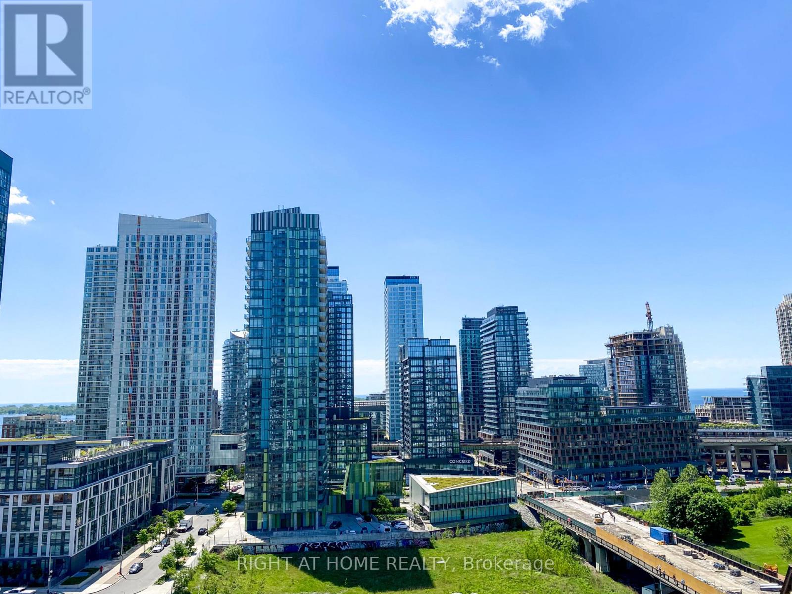 1107 - 576 Front Street W, Toronto, Ontario  M5V 0P8 - Photo 2 - C12208313