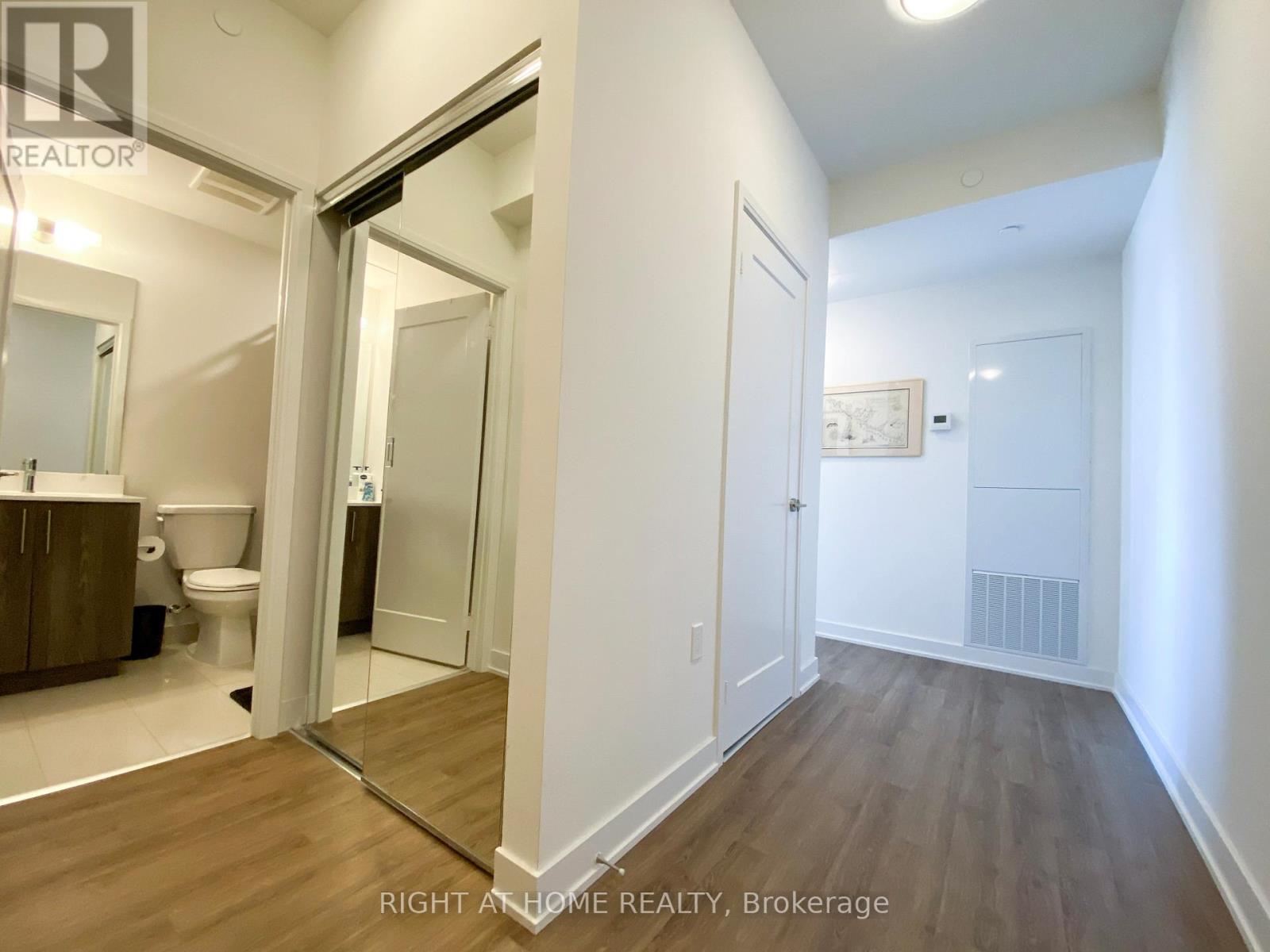 1107 - 576 Front Street W, Toronto, Ontario  M5V 0P8 - Photo 4 - C12208313