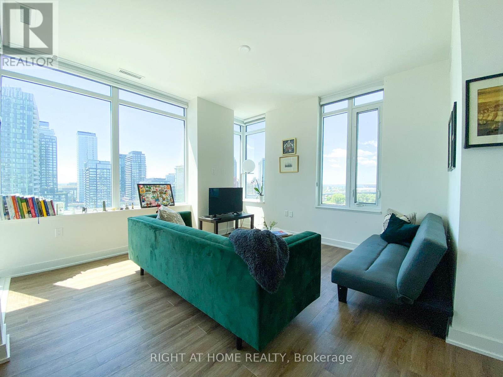 1107 - 576 Front Street W, Toronto, Ontario  M5V 0P8 - Photo 8 - C12208313
