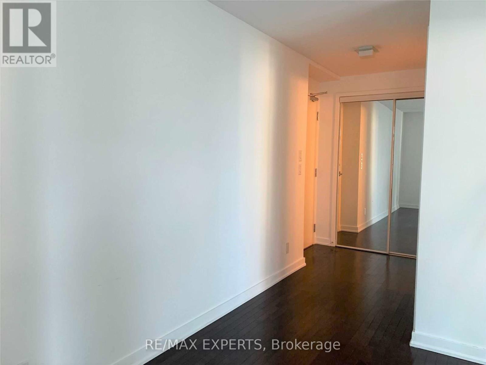 611 - 14 York Street, Toronto, Ontario  M5J 0B1 - Photo 2 - C12208349