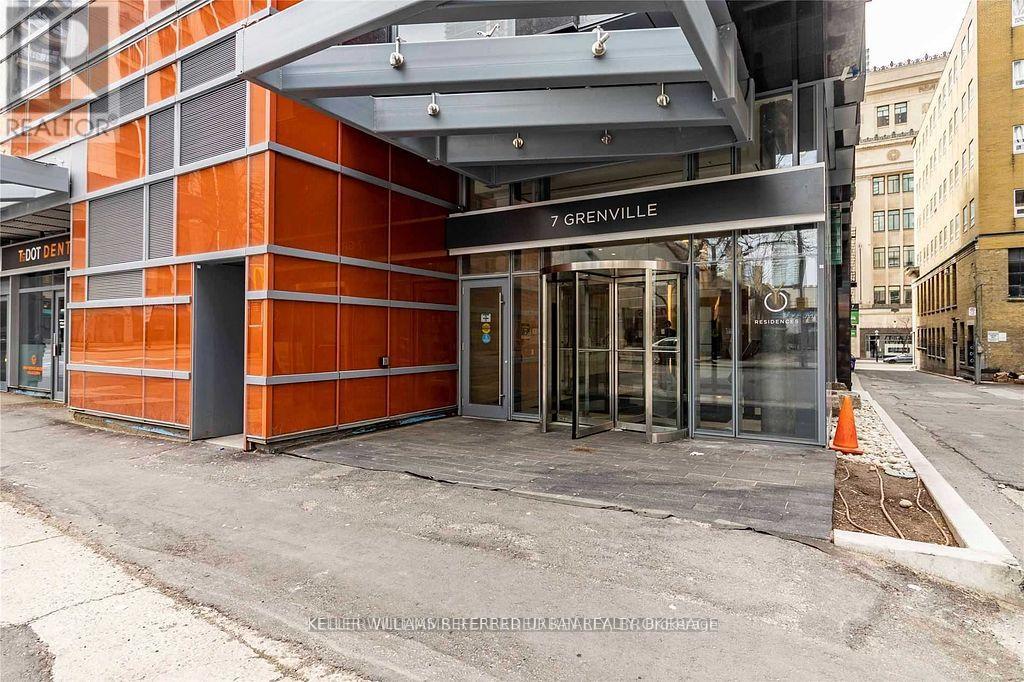 5013 - 7 Grenville Street, Toronto, Ontario  M4Y 0E9 - Photo 3 - C12208370