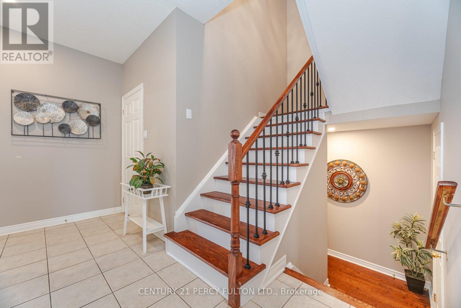 477 Rougewalk Drive, Pickering, Ontario  L1X 0A1 - Photo 3 - E12208441