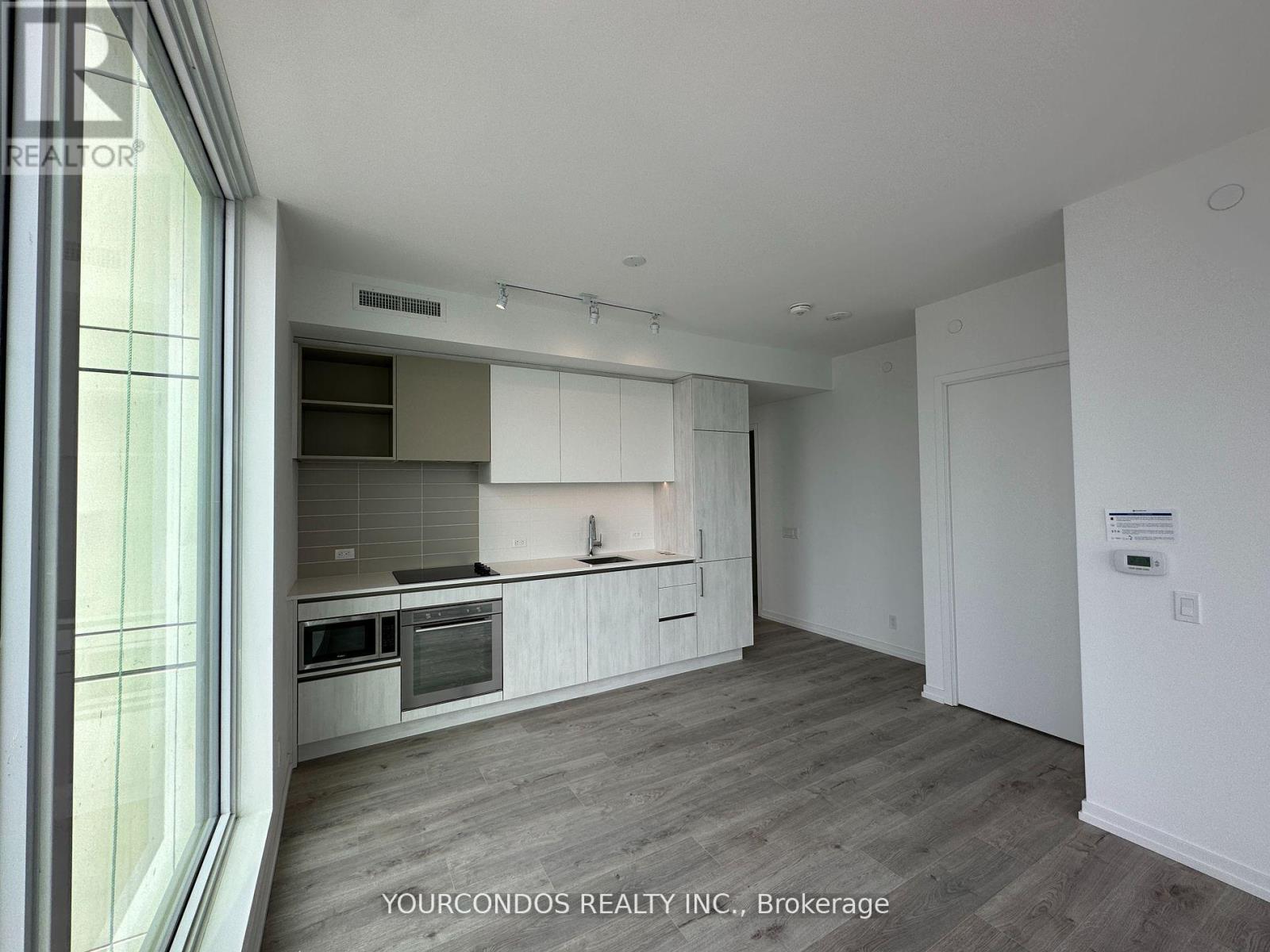 1002 - 7890 Jane Street, Vaughan, Ontario  L4K 0K9 - Photo 2 - N12208314