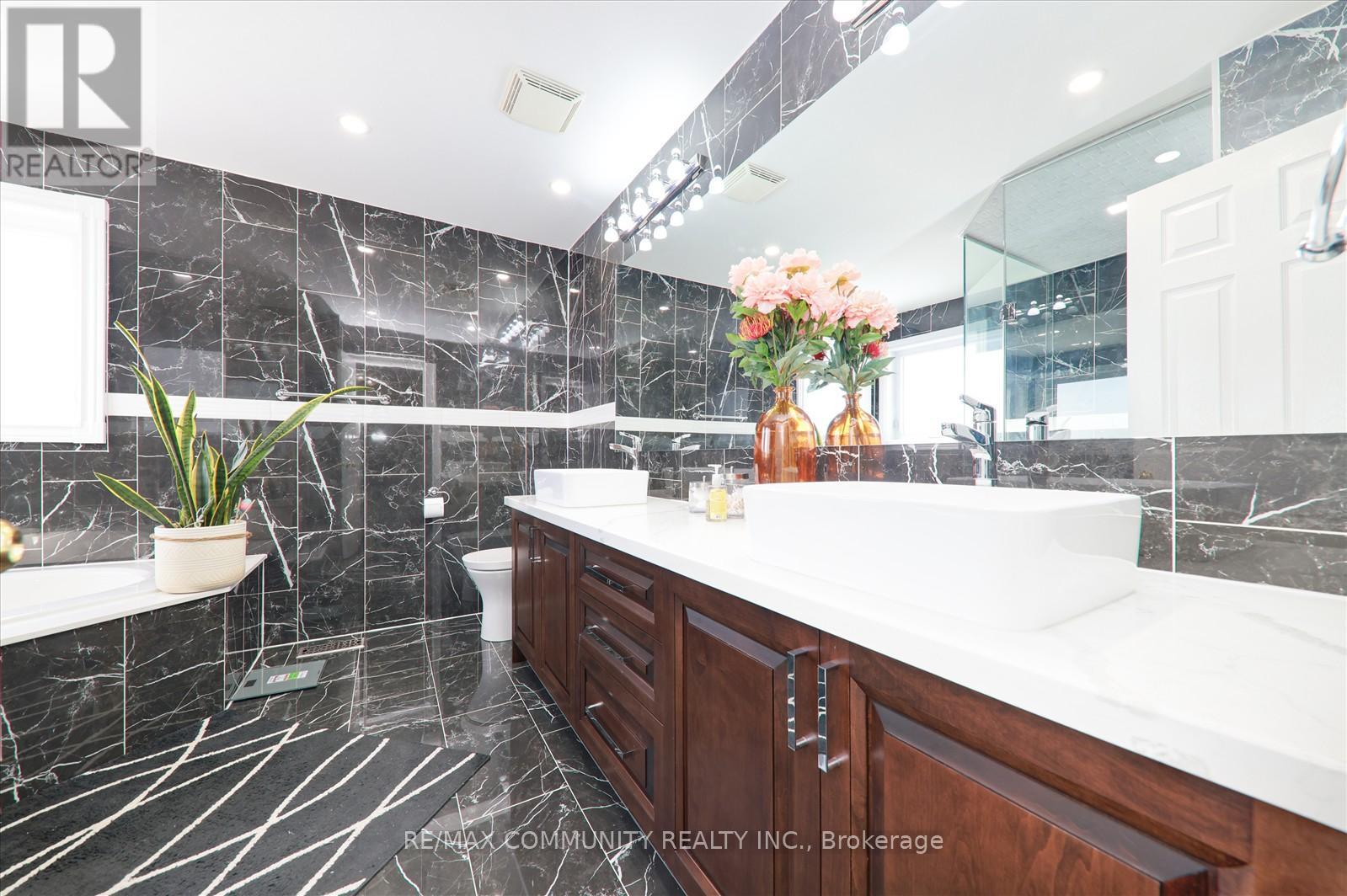 5 Sandcherry Avenue, Markham, Ontario  L3S 4B3 - Photo 26 - N12208336