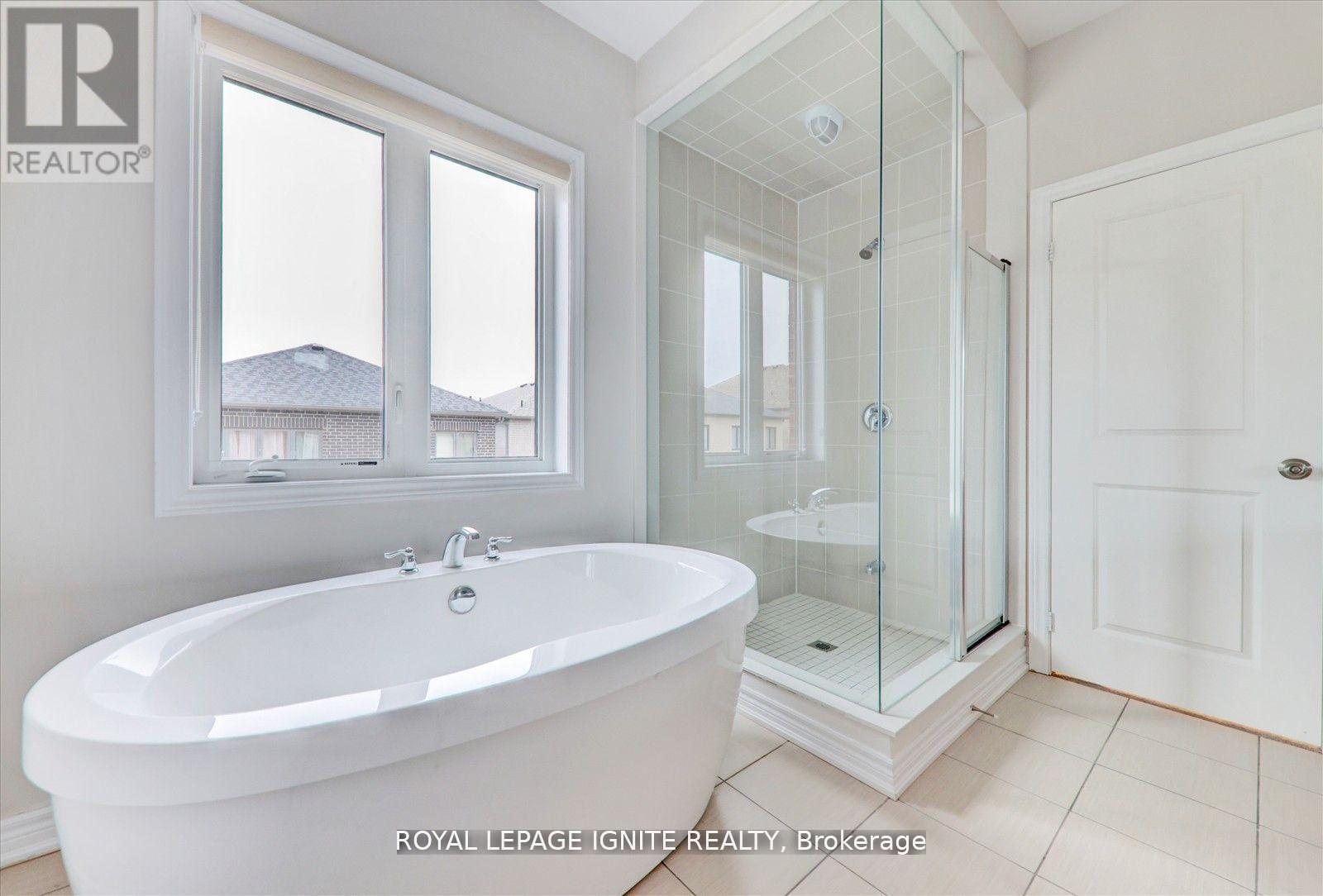 172 Mckean Drive, Whitchurch-Stouffville, Ontario  L4A 5A8 - Photo 27 - N12208345