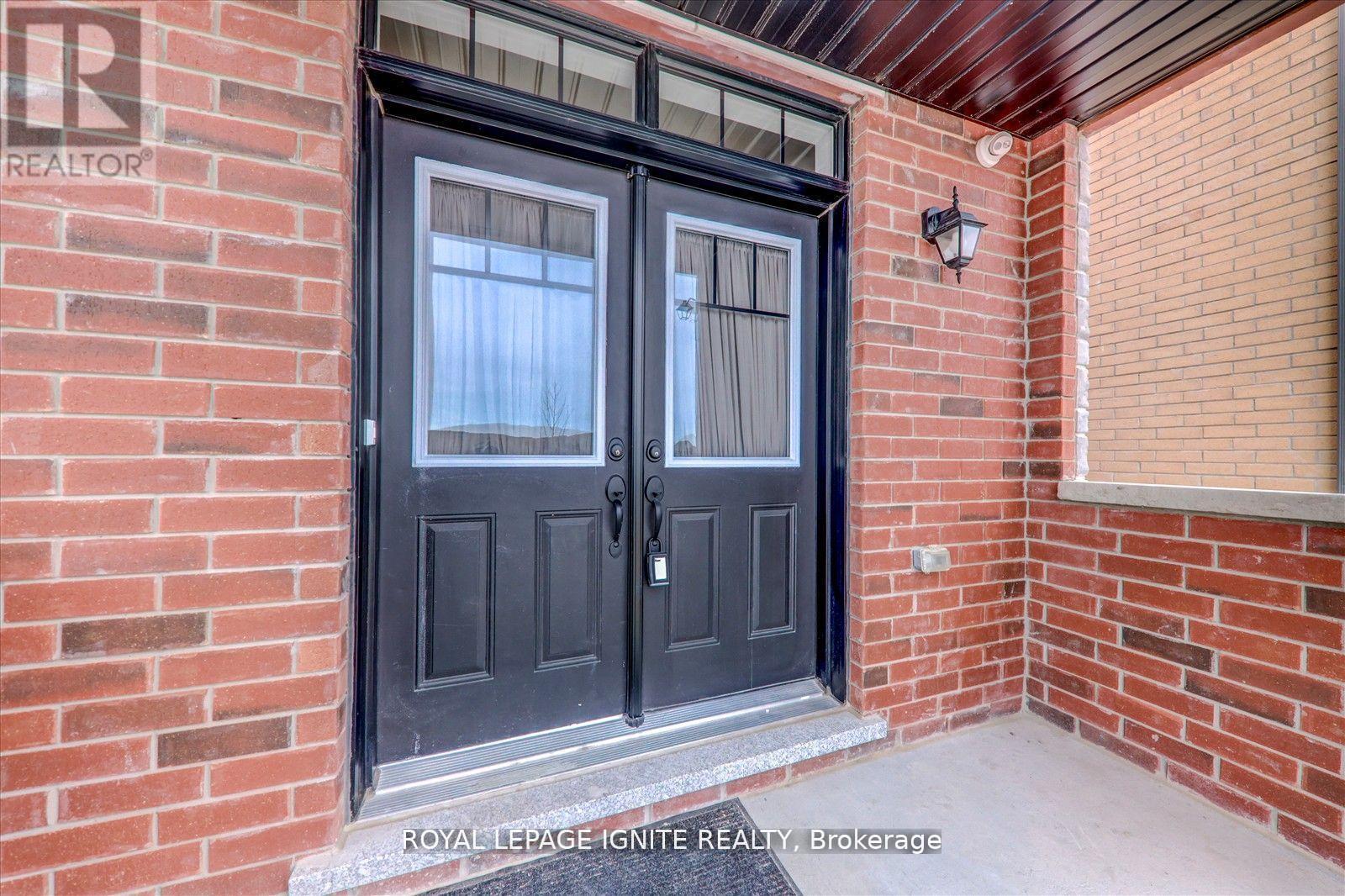 172 Mckean Drive, Whitchurch-Stouffville, Ontario  L4A 5A8 - Photo 5 - N12208345