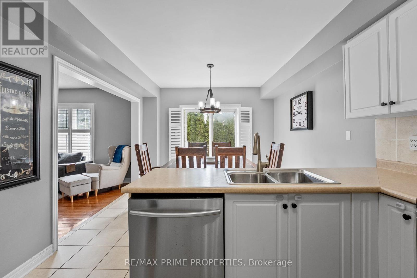 648 Society Crescent, Newmarket, Ontario  L3X 2V8 - Photo 11 - N12208380