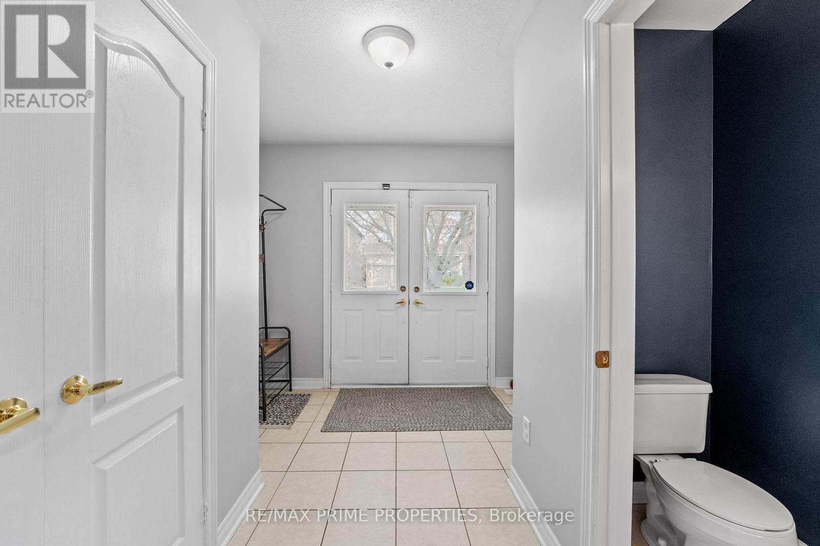 648 Society Crescent, Newmarket, Ontario  L3X 2V8 - Photo 2 - N12208380