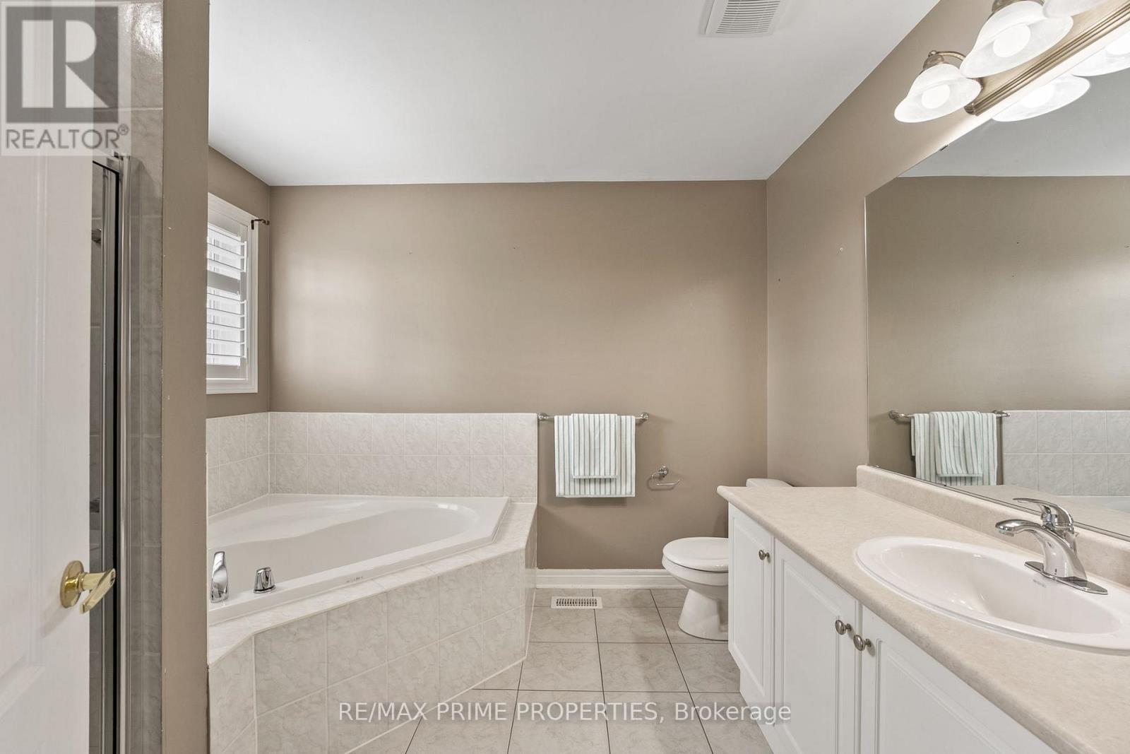 648 Society Crescent, Newmarket, Ontario  L3X 2V8 - Photo 20 - N12208380