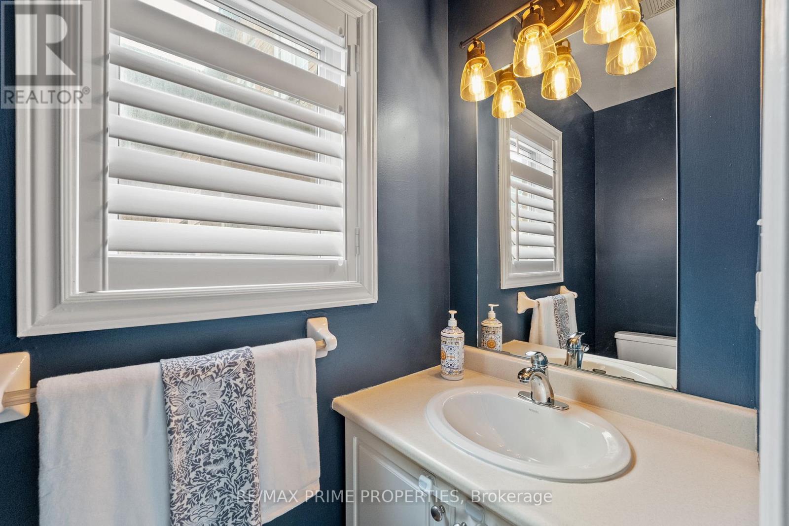 648 Society Crescent, Newmarket, Ontario  L3X 2V8 - Photo 4 - N12208380