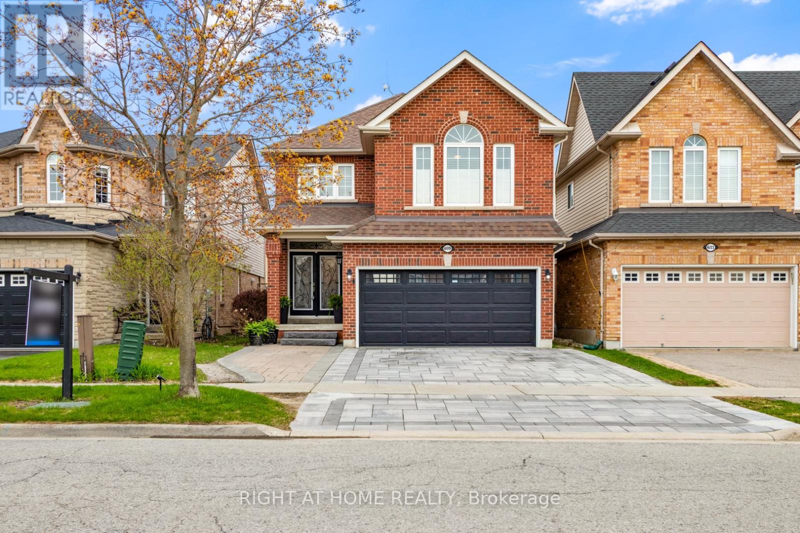 609 Mcbean Avenue, Newmarket, Ontario  L3X 2L5 - Photo 1 - N12208385
