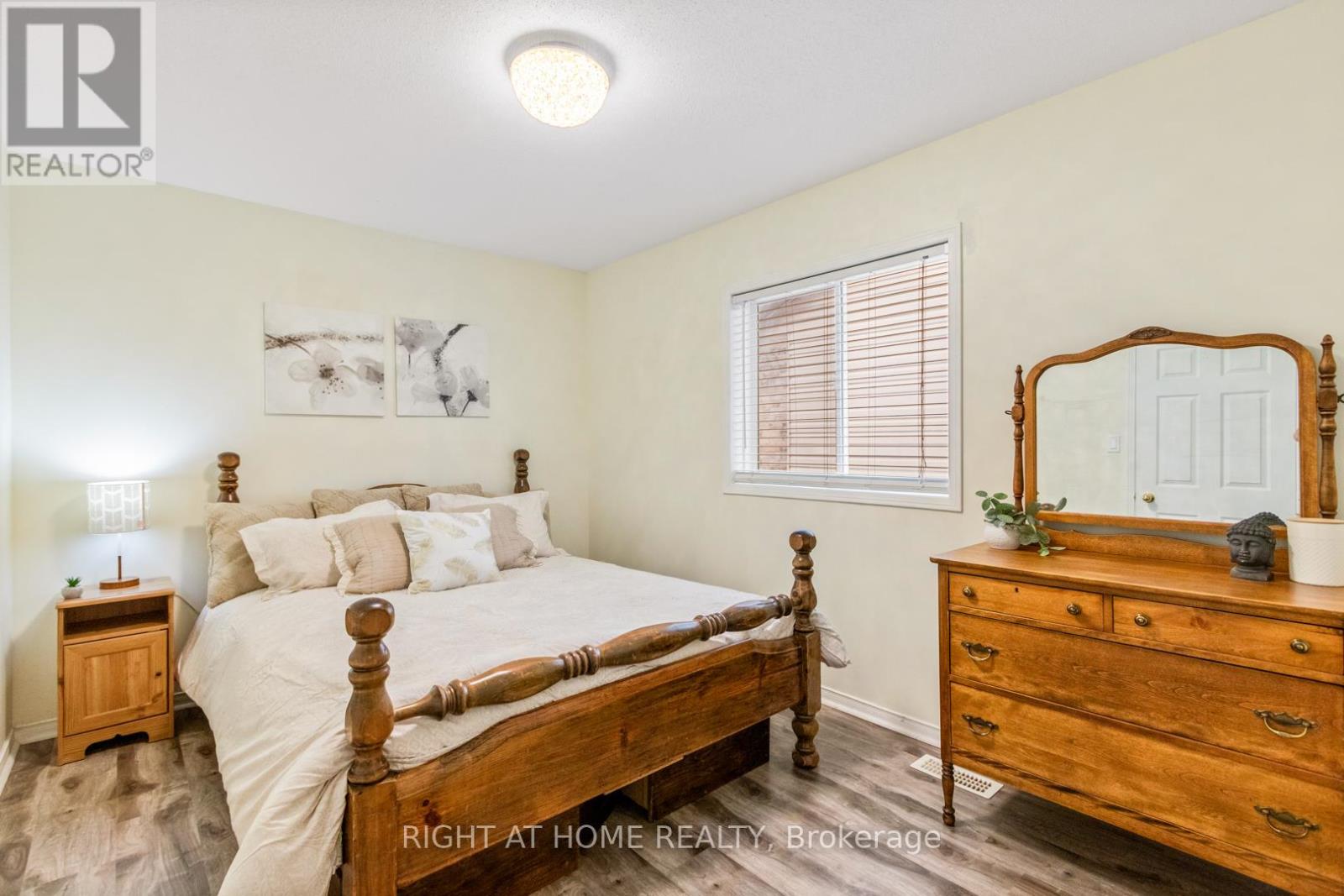 609 Mcbean Avenue, Newmarket, Ontario  L3X 2L5 - Photo 23 - N12208385