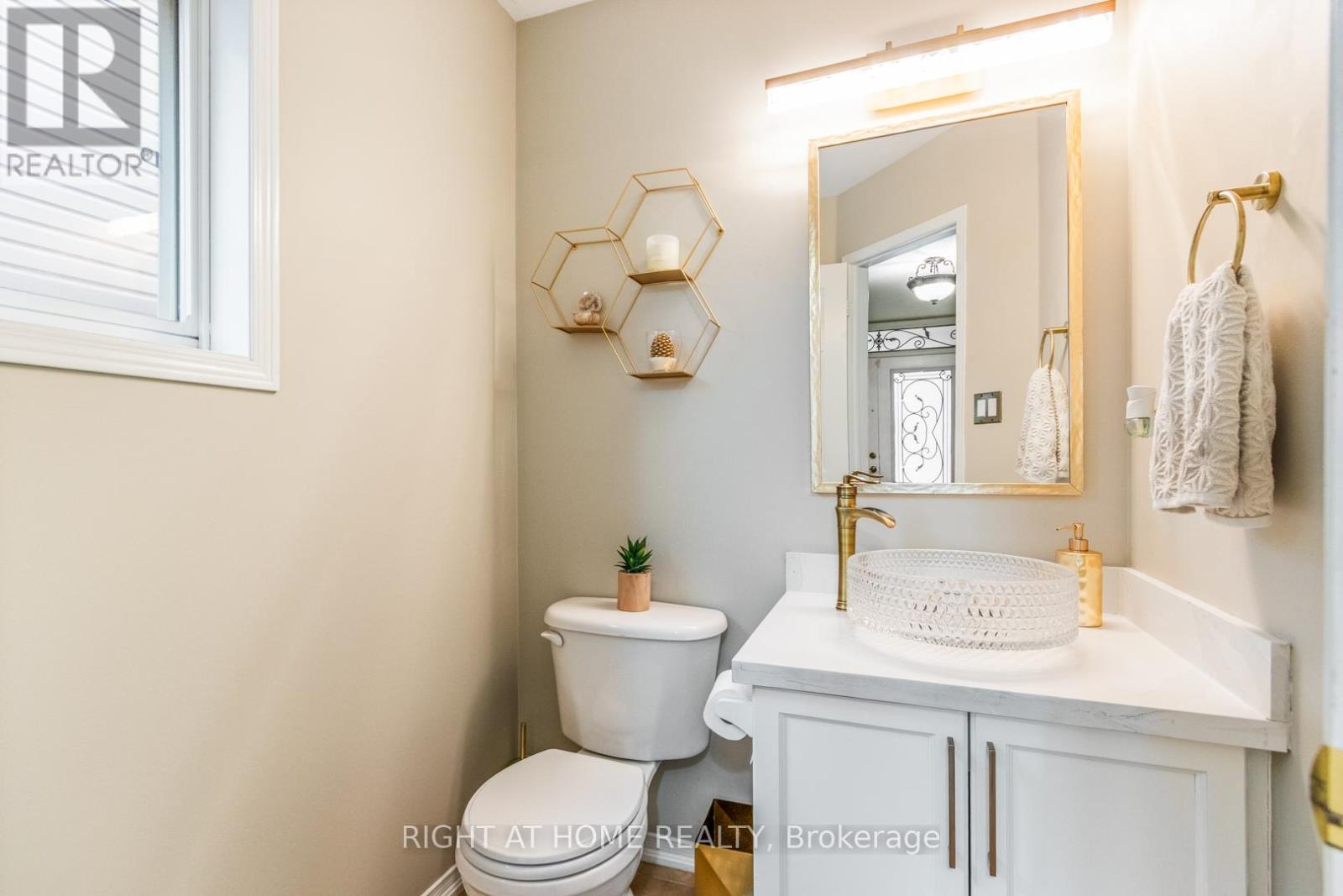 609 Mcbean Avenue, Newmarket, Ontario  L3X 2L5 - Photo 28 - N12208385