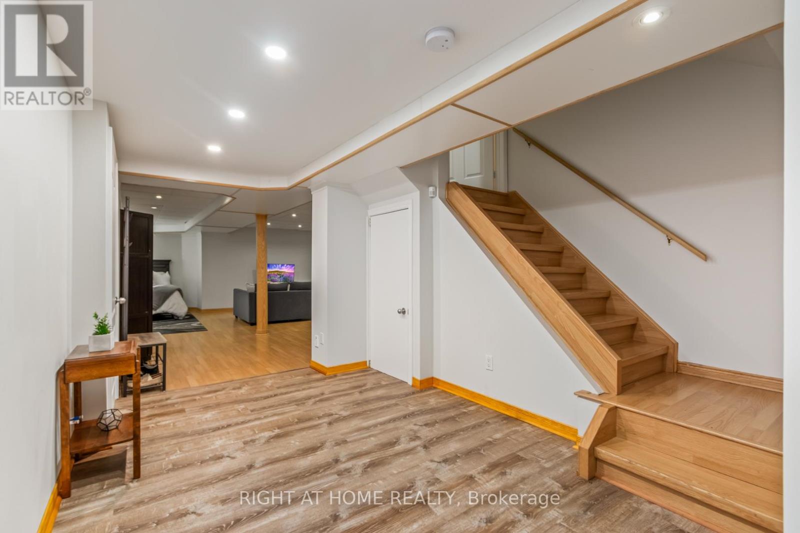 609 Mcbean Avenue, Newmarket, Ontario  L3X 2L5 - Photo 32 - N12208385