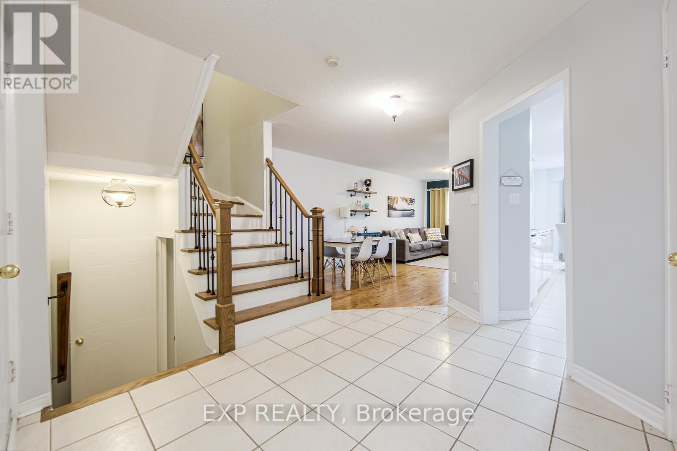 5 Mcgahey Street, New Tecumseth, Ontario  L0G 1W0 - Photo 4 - N12208402