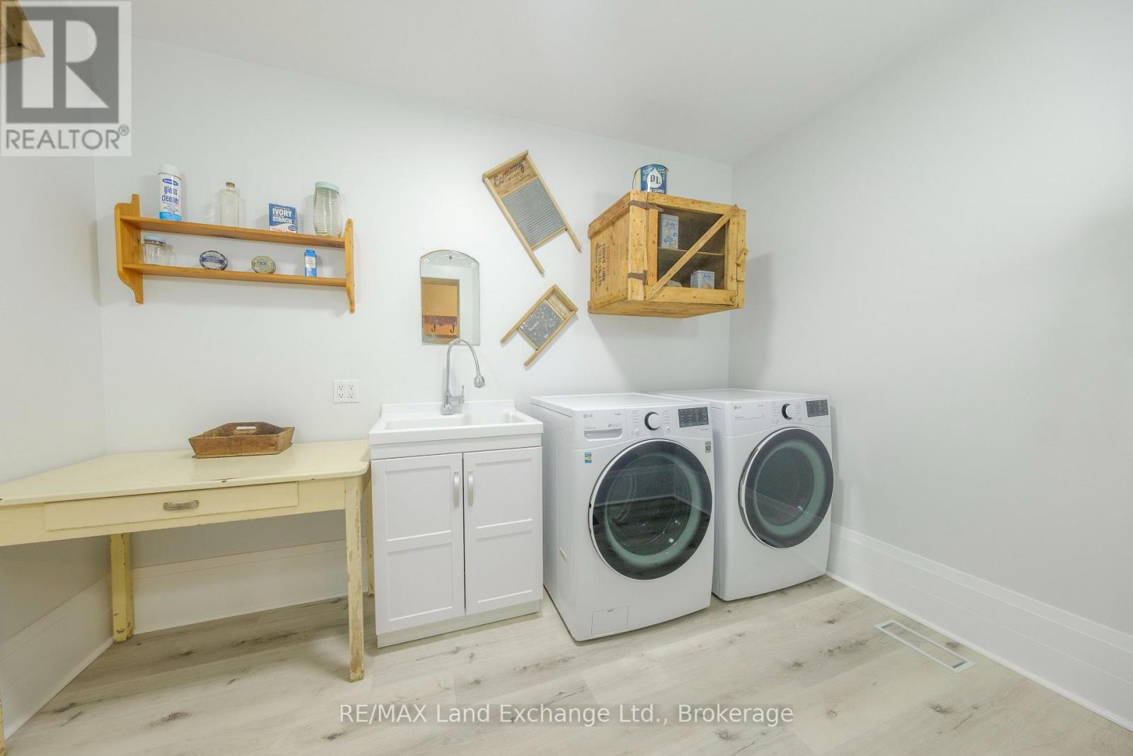 511 Havelock Street, Huron-Kinloss, Ontario  N0G 2H0 - Photo 8 - X12208194